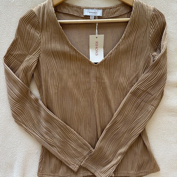 RIHOAS Tops - RIHOAS NWT Ribbed Textured V-Neck Brown Coquette Long Sleeve